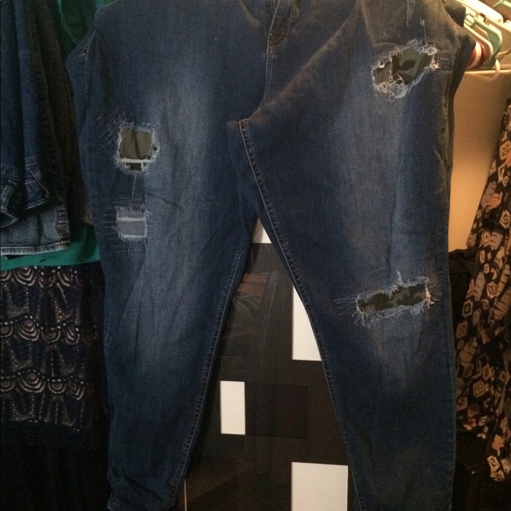 Skinny leg jeans with camo